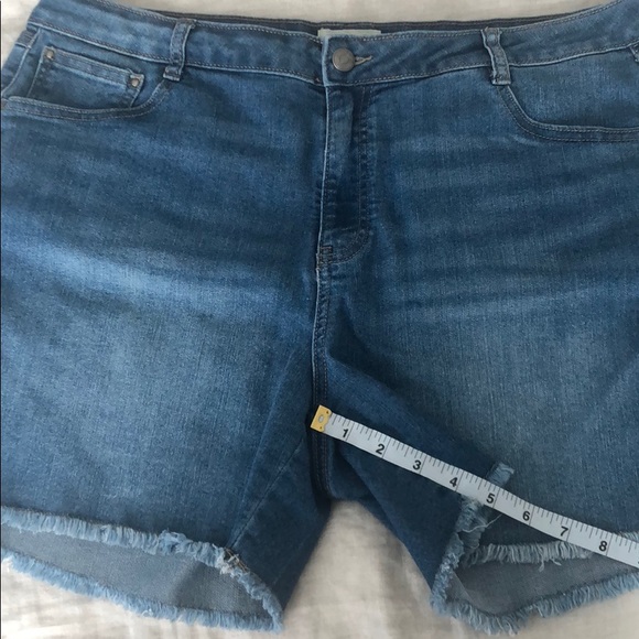 Denim shorts - Picture 6 of 6